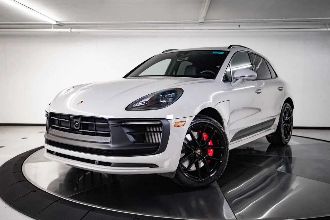 2026 Porsche Macan - Image 1