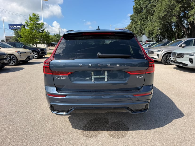 2026 Volvo XC60 - Image 3