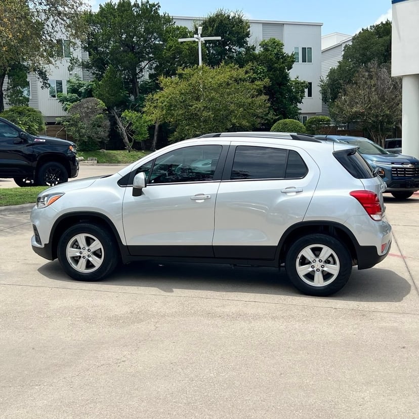 2022 Chevrolet Trax - Image 2