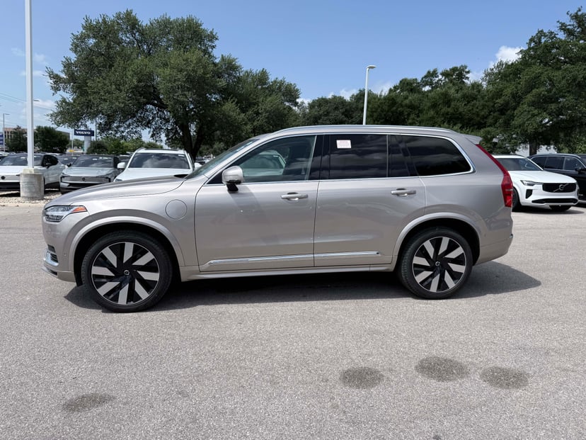 2024 Volvo XC90 - Image 2