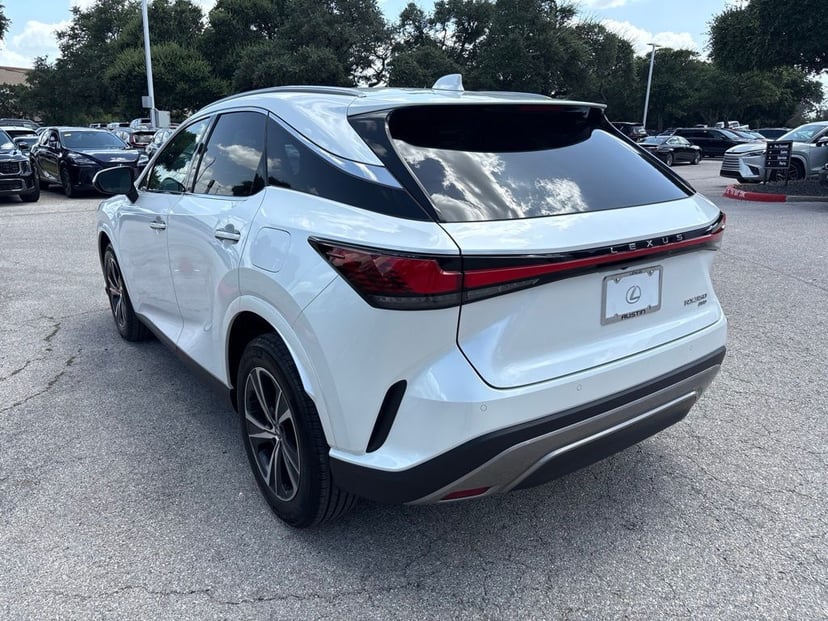 2024 Lexus RX - Image 3