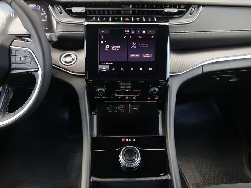 2024 Jeep Grand Cherokee L - Image 3