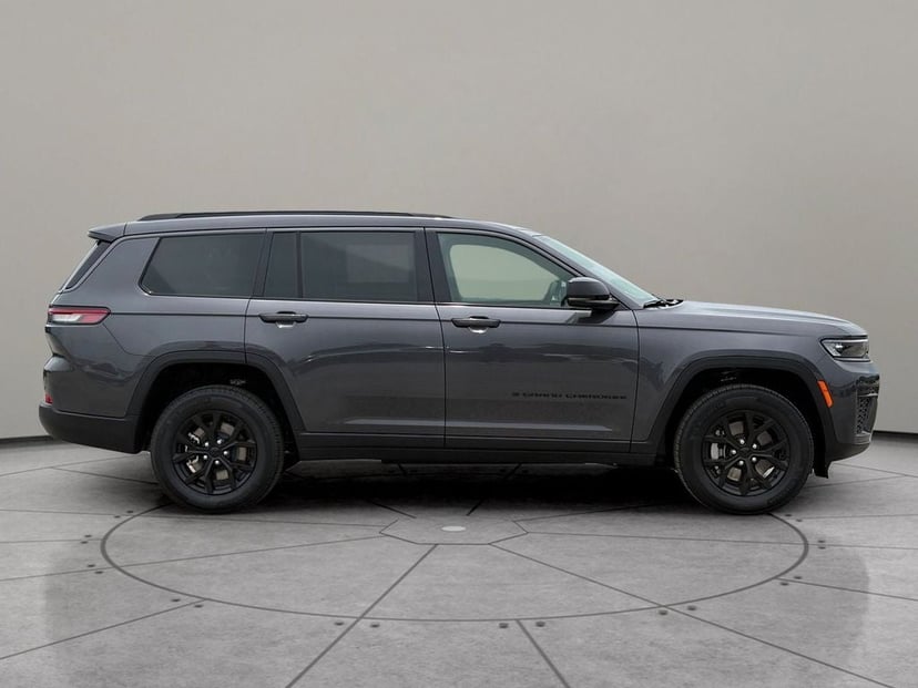 2026 Jeep Grand Cherokee L - Image 2