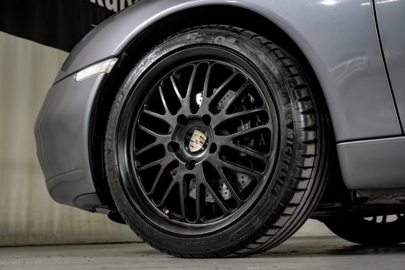 2001 Porsche 911 Carrera - Image 2