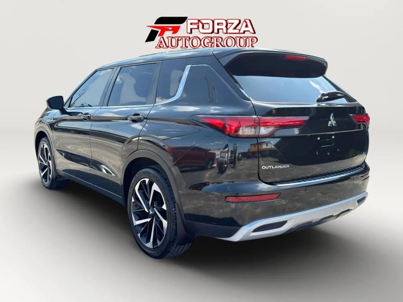 2023 Mitsubishi Outlander - Image 3