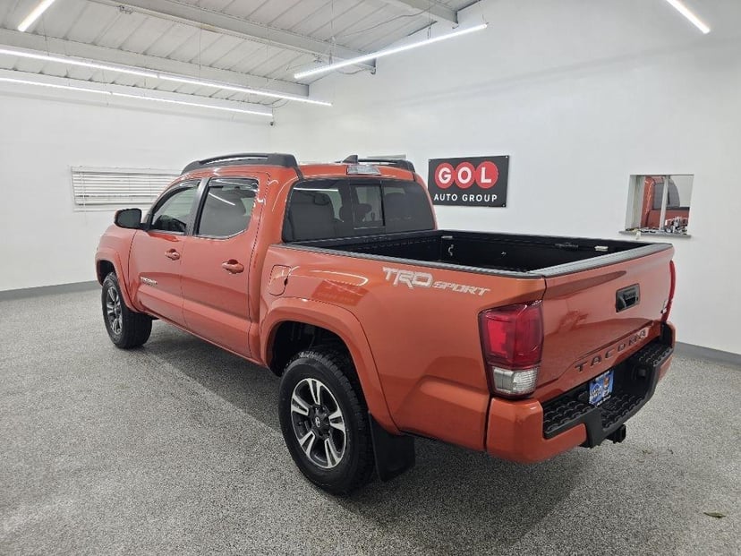 2017 Toyota Tacoma - Image 3