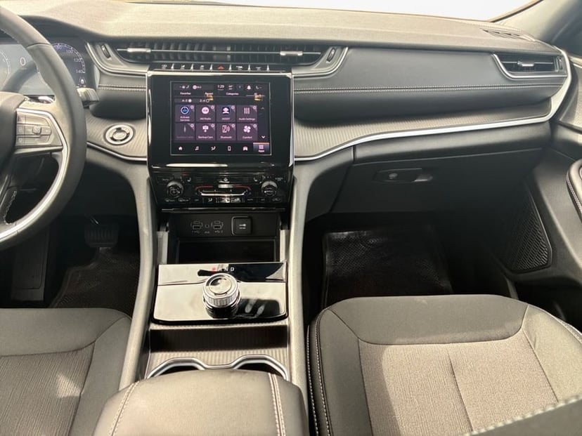 2026 Jeep Grand Cherokee - Image 2