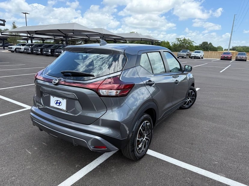 2023 Nissan Kicks - Image 2