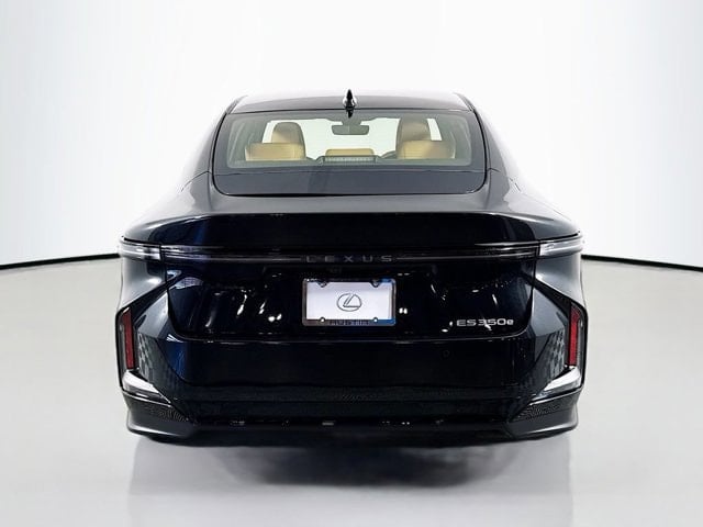 2026 Lexus ES - Image 3