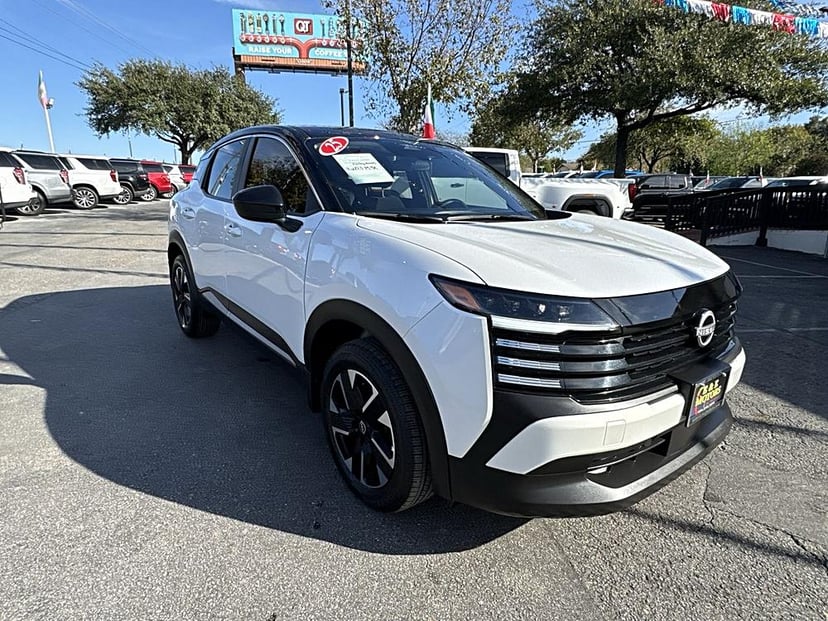2025 Nissan Kicks - Image 1