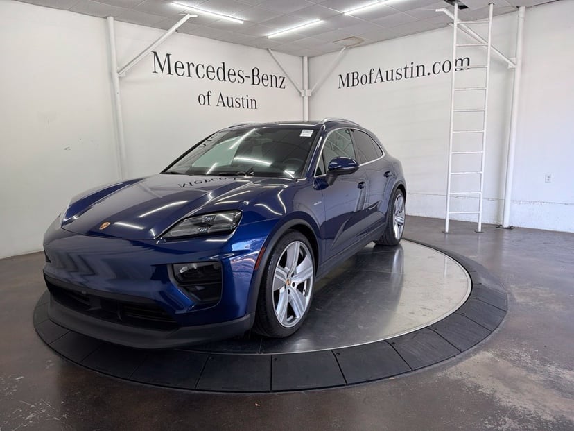 2024 Porsche Macan - Image 1