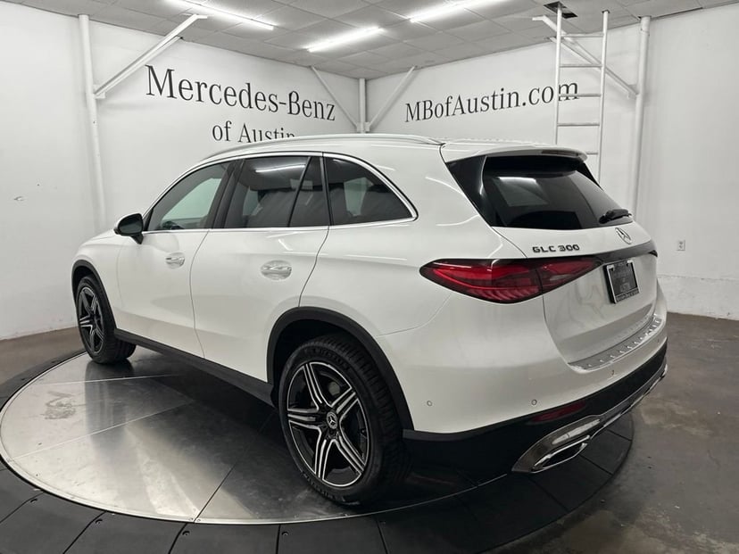 2027 Mercedes-Benz GLC - Image 3