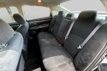 2015 Nissan Altima - Image 2