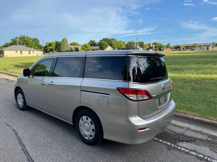 2011 Nissan Quest - Image 2