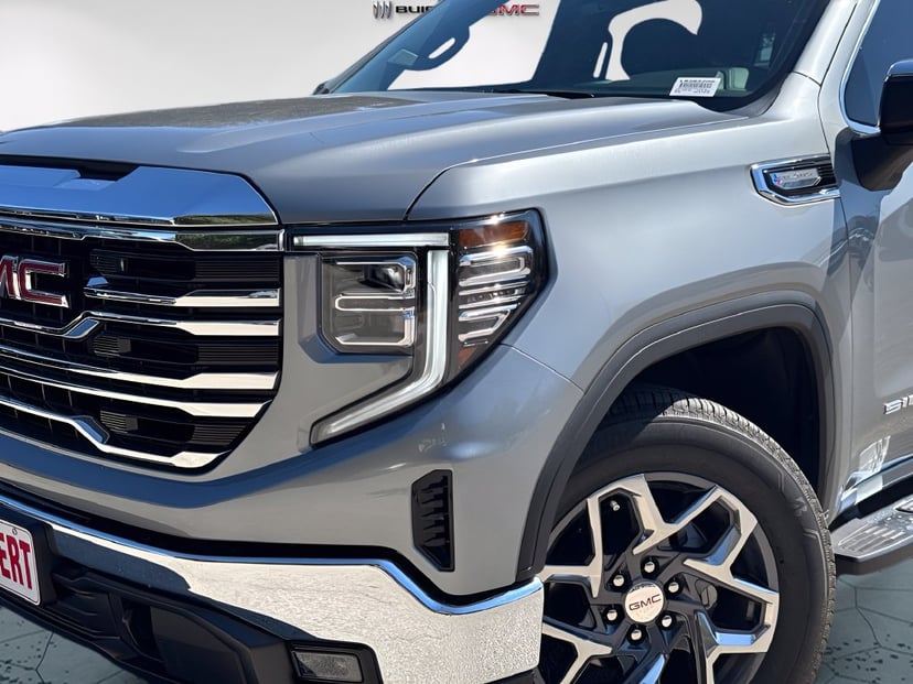 2026 GMC Sierra 1500 - Image 1