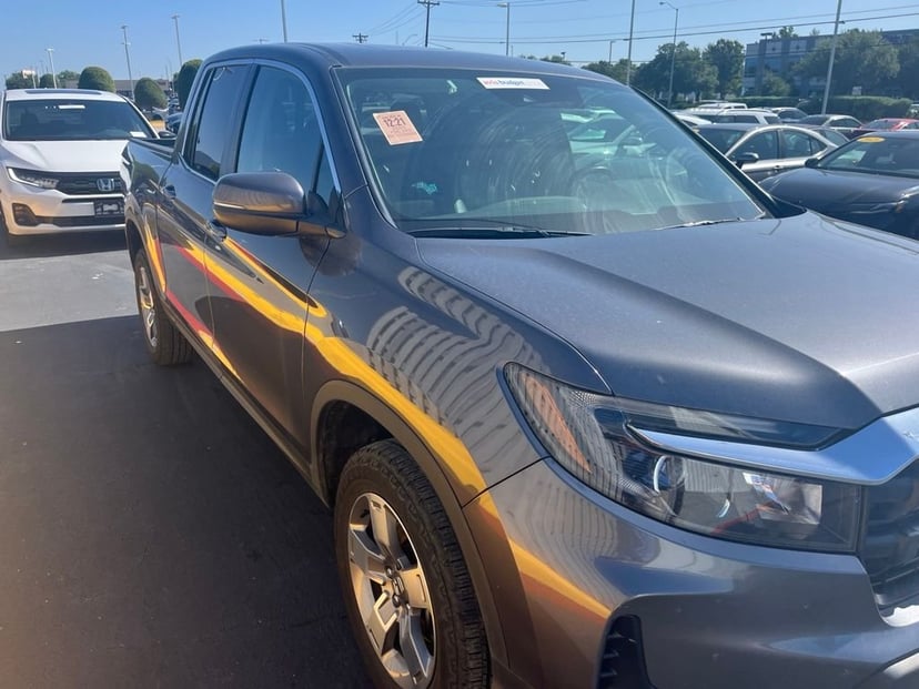 2025 Honda Ridgeline - Image 2