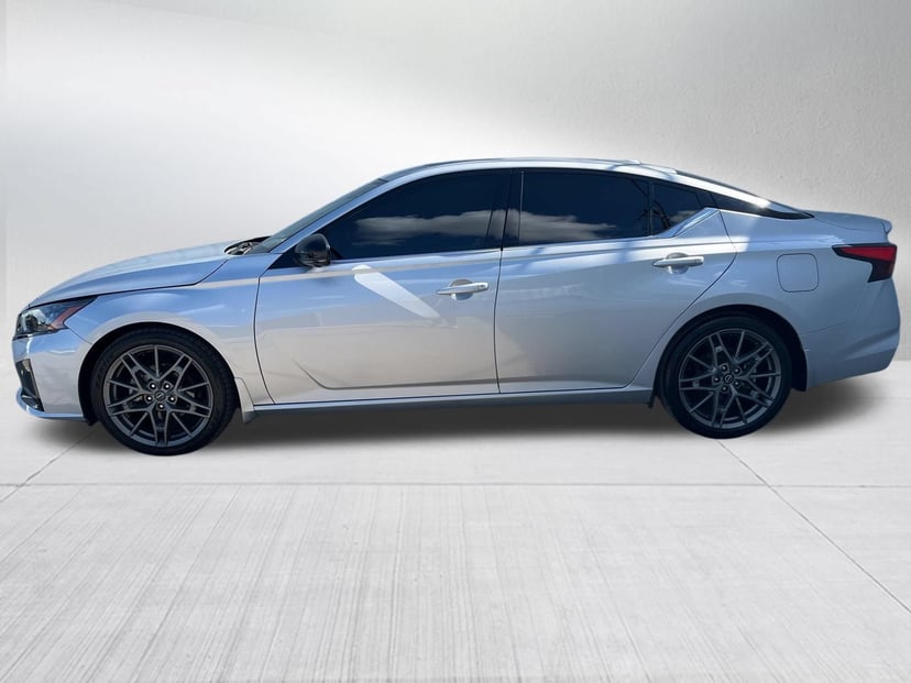 2023 Nissan Altima - Image 3