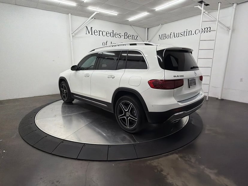 2026 Mercedes-Benz GLB - Image 2