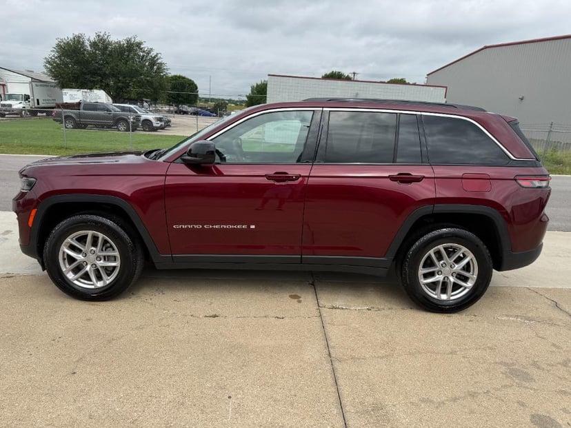 2025 Jeep Grand Cherokee - Image 2