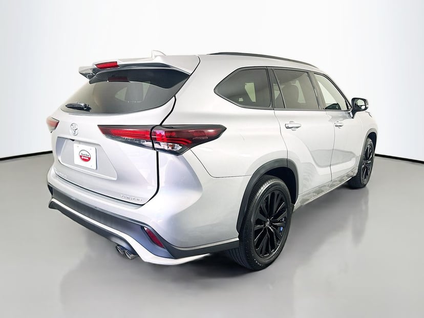 2025 Toyota Highlander - Image 3