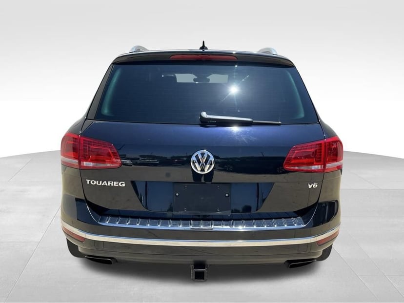 2017 Volkswagen Touareg - Image 1