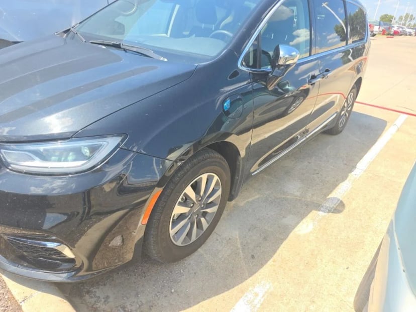 2023 Chrysler Pacifica - Image 1