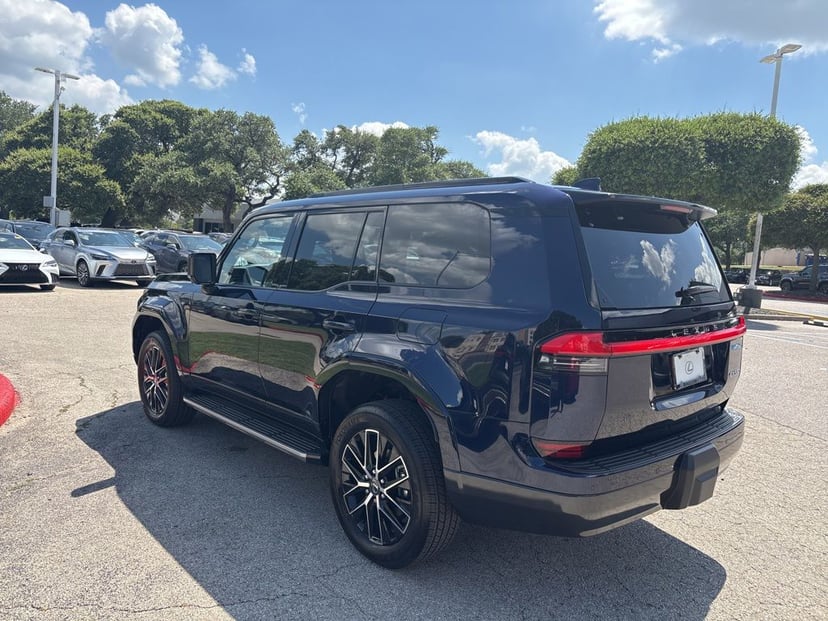 2026 Lexus GX - Image 3