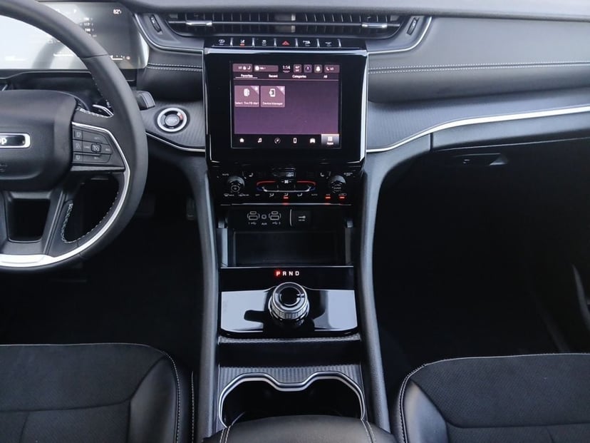 2025 Jeep Grand Cherokee L - Image 3