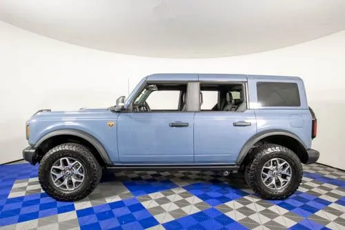 2025 Ford Bronco - Image 2