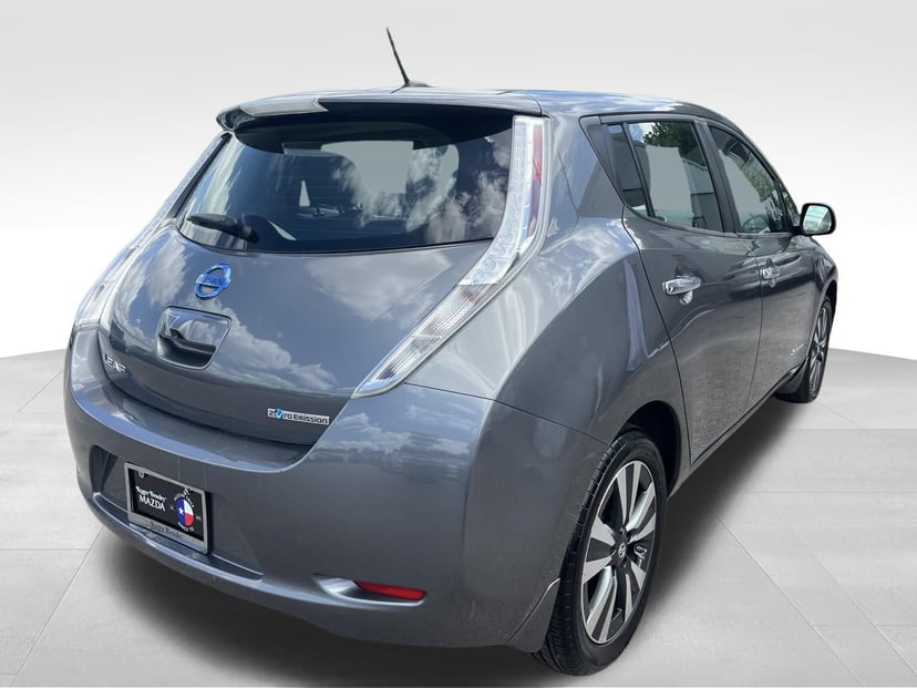 2017 Nissan Leaf - Image 3