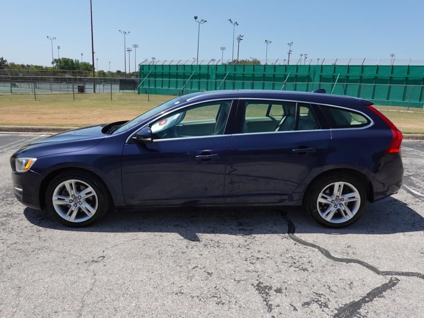 2015 Volvo v60 - Image 2