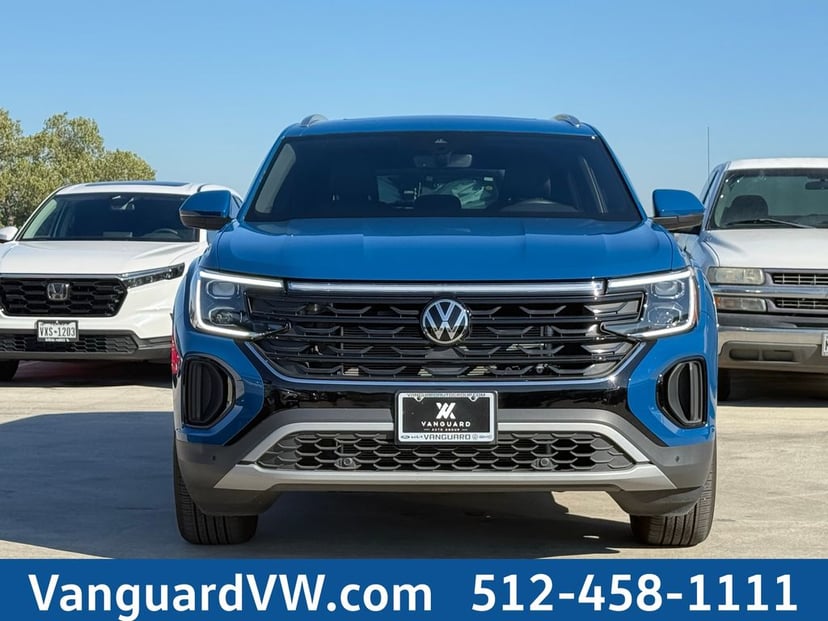 2025 Volkswagen Atlas Cross Sport - Image 2