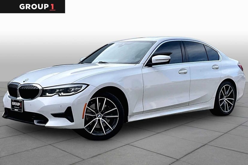 2022 BMW 330i - Image 2