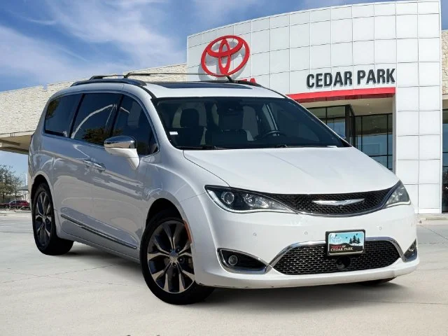 2017 Chrysler Pacifica - Image 1
