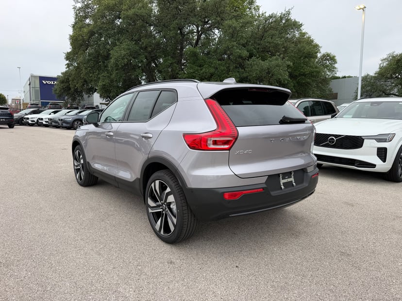 2026 Volvo XC40 - Image 2