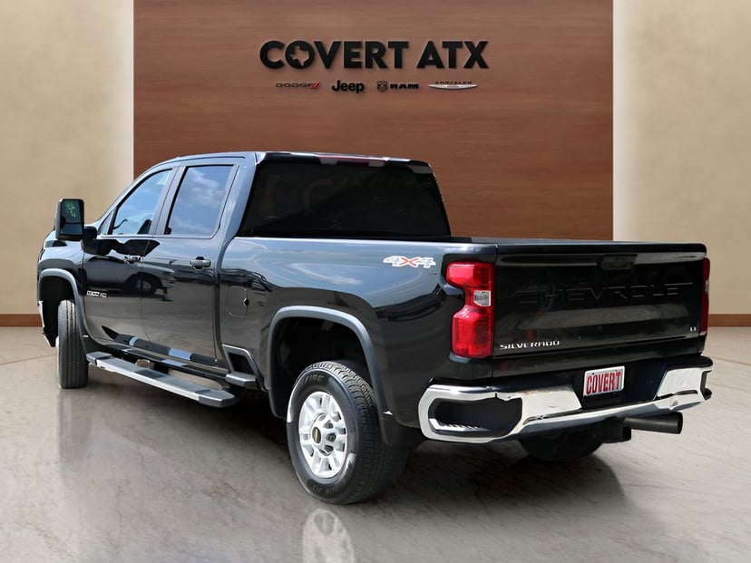 2025 Chevrolet Silverado - Image 3