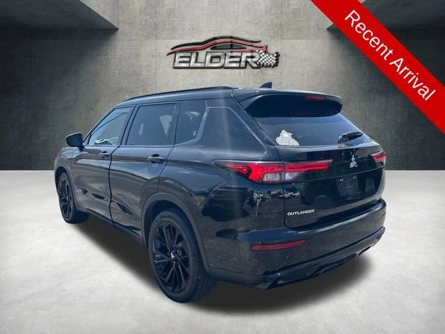 2024 Mitsubishi Outlander - Image 3