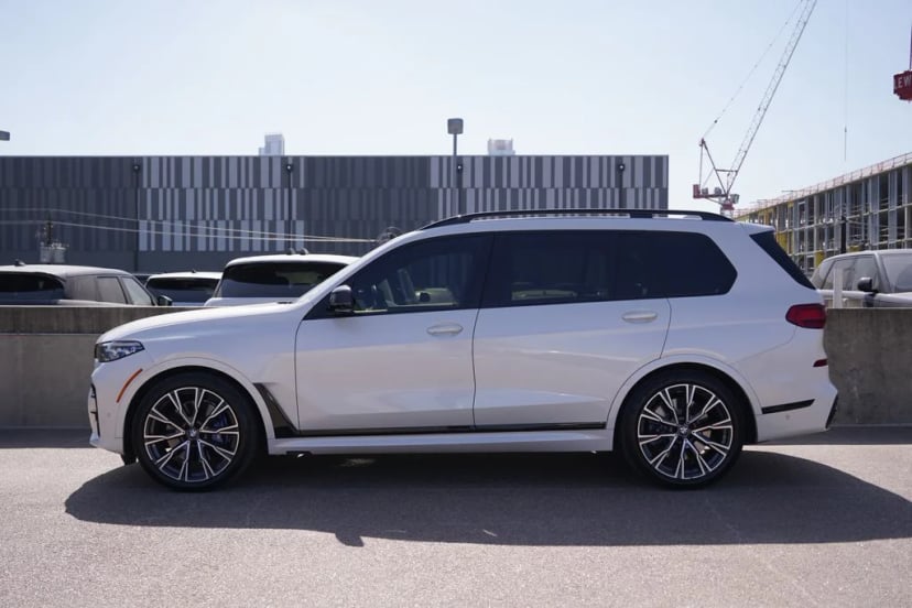 2022 BMW X7 - Image 2