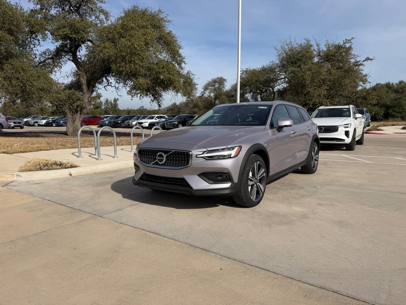 2026 Volvo V60 Cross Country - Image 1