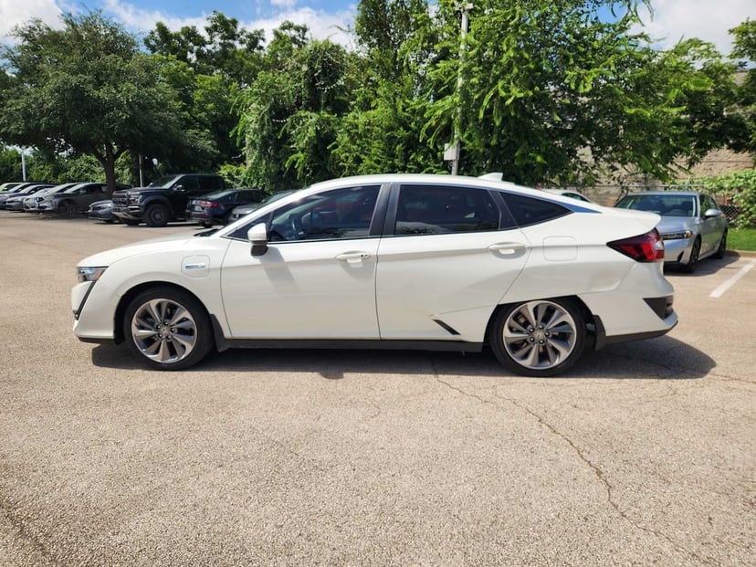 2018 Honda Clarity Plug-In Hybrid - Image 2