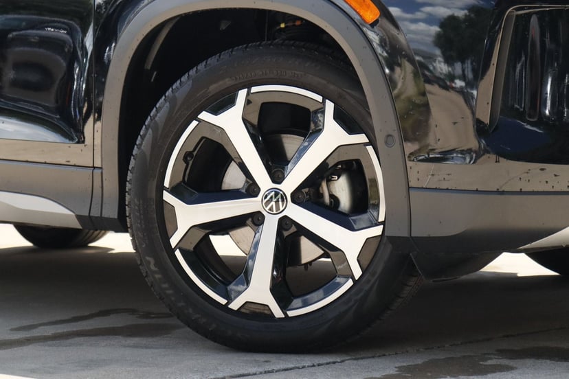 2025 Volkswagen Tiguan - Image 3