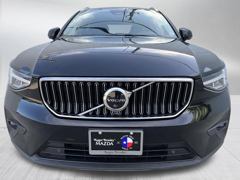2023 Volvo XC40 - Image 1