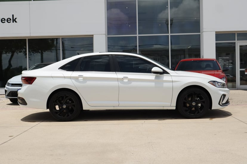 2026 Volkswagen Jetta - Image 2