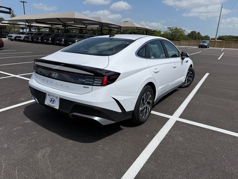 2026 Hyundai Sonata Hybrid - Image 2