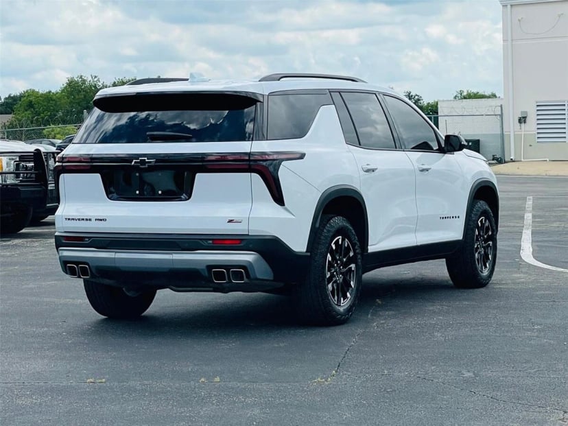 2026 Chevrolet Traverse - Image 2