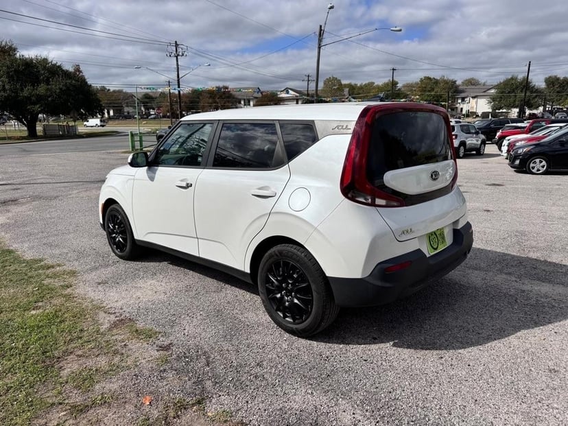 2020 Kia Soul - Image 2