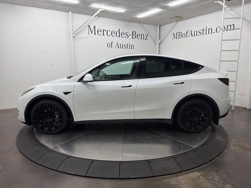 2022 Tesla Model Y - Image 2