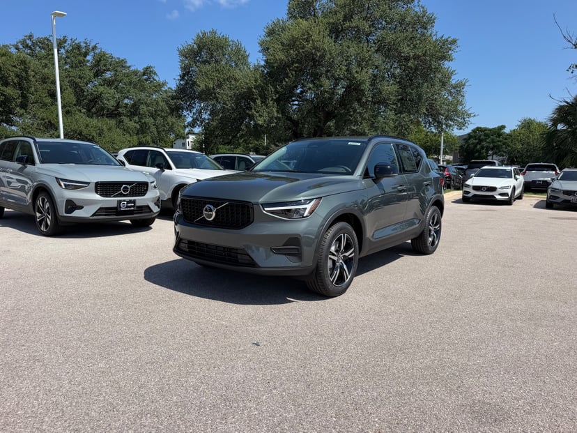 2026 Volvo XC40 - Image 1