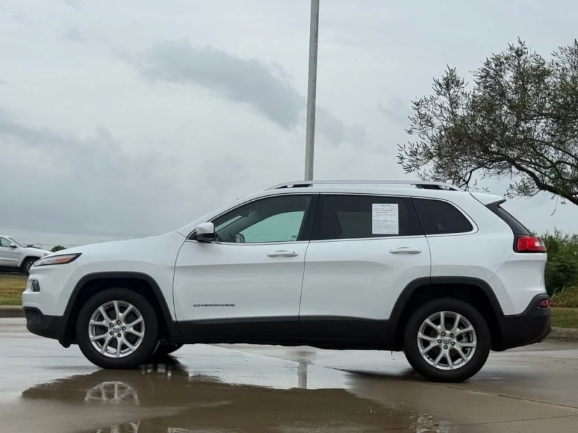 2017 Dodge Cherokee - Image 2