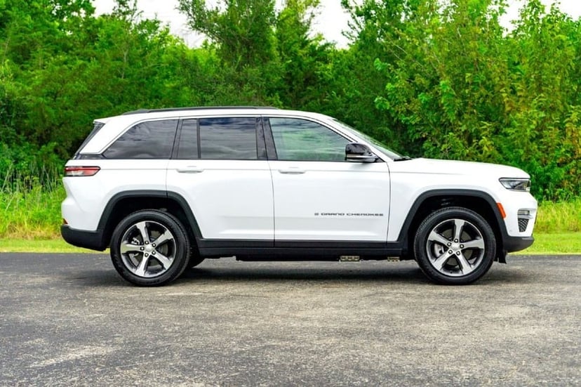 2025 Jeep Grand Cherokee 4xe - Image 3